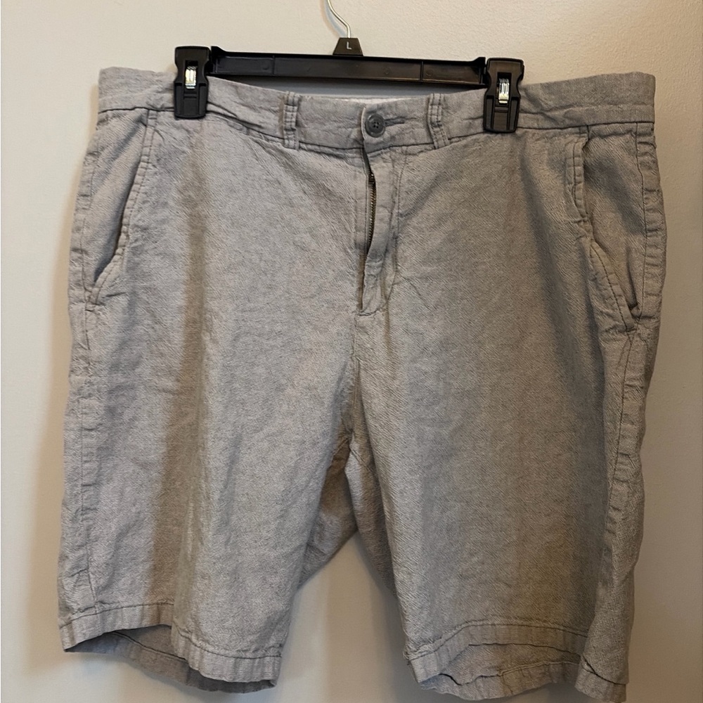 Old Navy Light Gray Men's Flat-Front Shorts